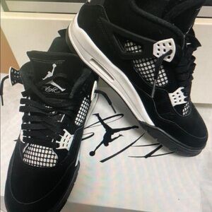 AIR JORDAN 4 RETRO WHITE THUNDER